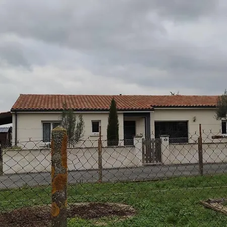 Neuville De Poitou, Maison Avec Vue Extérieur photo